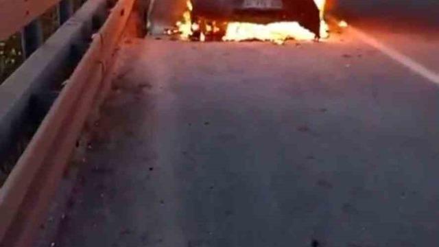 Otobanda seyir halindeki cip alev alev yandı