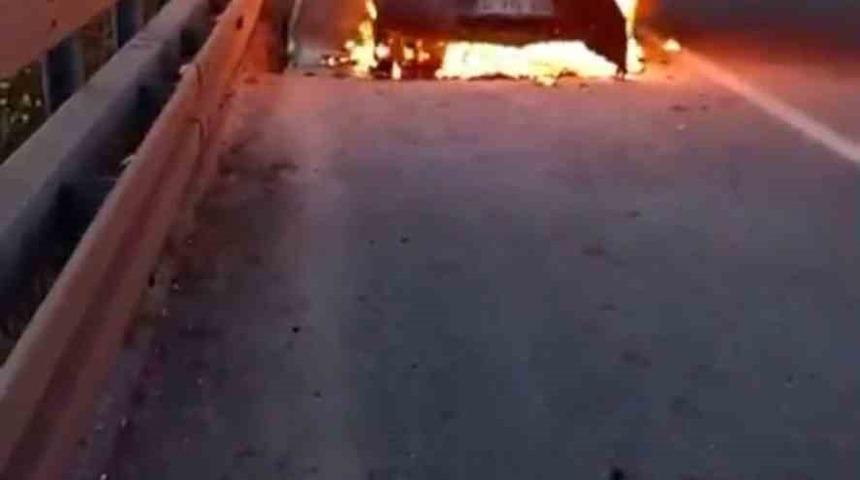 Otobanda seyir halindeki cip alev alev yandı