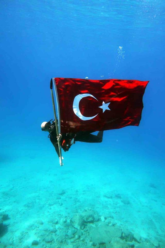 19 Mayıs ruhu Fethiye’de su altında yaşatıldı 2