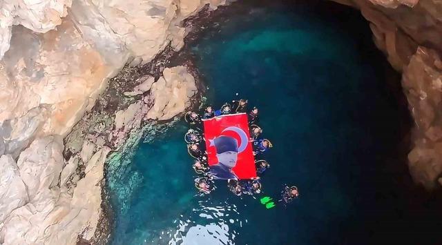 19 Mayıs ruhu Fethiye’de su altında yaşatıldı 1