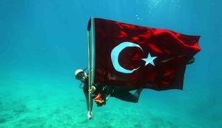 19 Mayıs ruhu Fethiye&rsquo;de su altında yaşatıldı