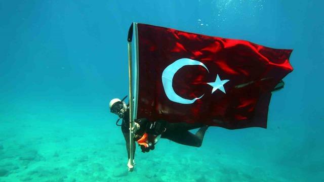 19 Mayıs ruhu Fethiye’de su altında yaşatıldı