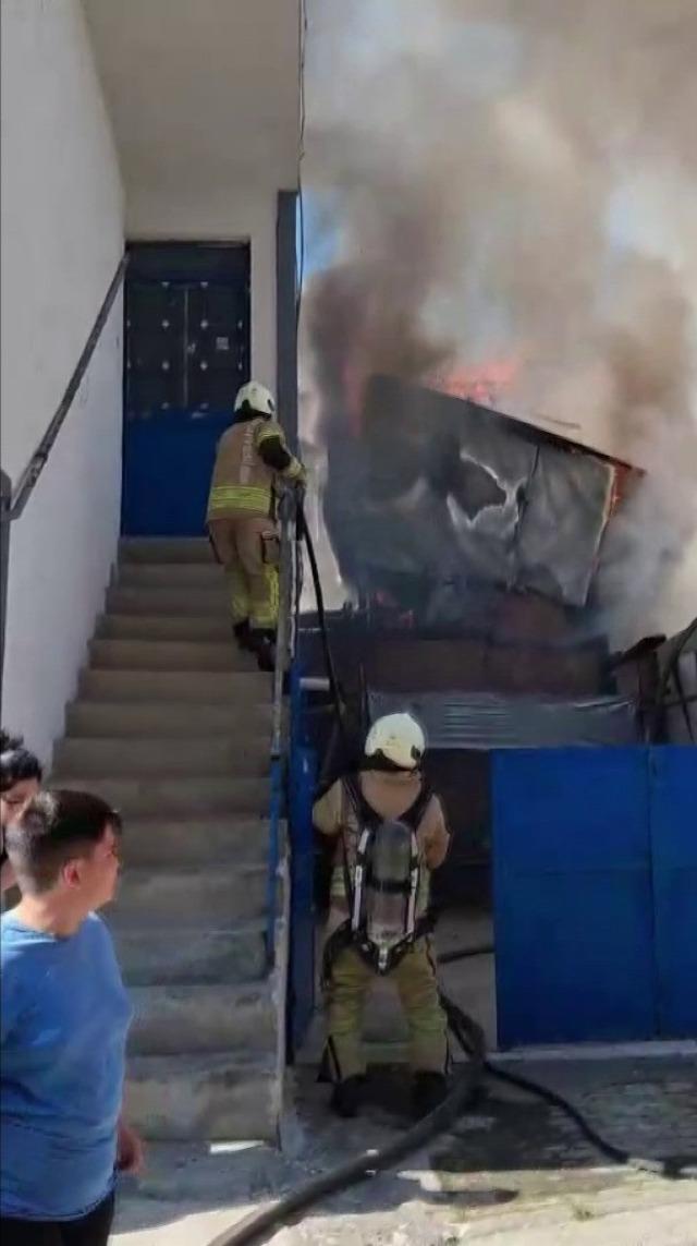 Pendik’te çıkan yangın korkuttu: 1 kişi dumandan etkilendi 4