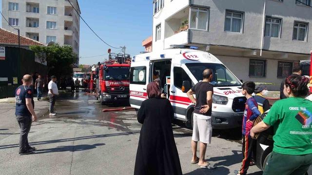 Pendik’te çıkan yangın korkuttu: 1 kişi dumandan etkilendi 1