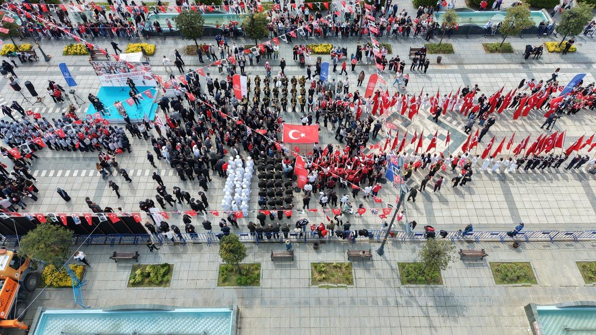 19 Mayıs kutlamalarında Bayrak Devir Teslim töreni yapıldı 4