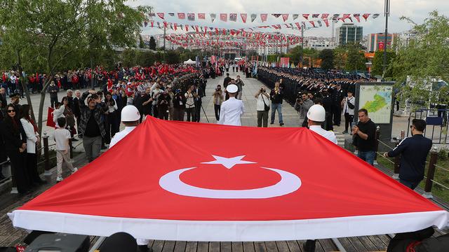 19 Mayıs kutlamalarında 'Bayrak Devir Teslim' töreni yapıldı
