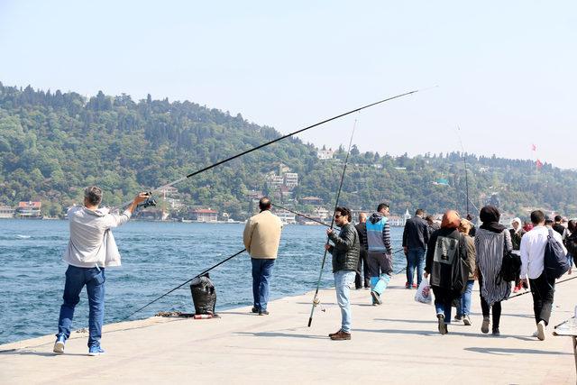 1 Mayıs'ın tatil olmasını fırsat bilenler sahillere akın etti