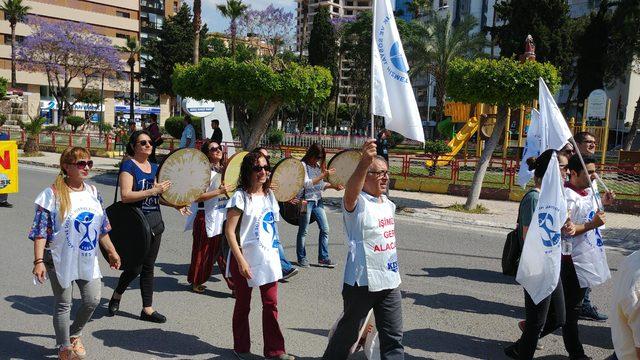 İskenderun’da 1 Mayıs kutlamasında gelin-damat sürprizi