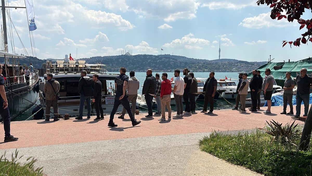 İstanbul Boğazı na gece midye toplamak i&ccedil;in daldı: Kayboldu! 3