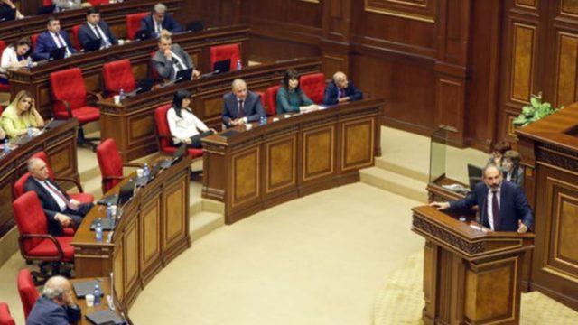 Ermenistan Meclisi’nden Sürpriz Karar
