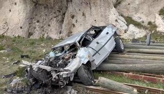 Adilcevaz&rsquo;da otomobil u&ccedil;uruma u&ccedil;tu