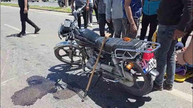 Otomobil ile motosiklet çarpıştı: 1 yaralı 3