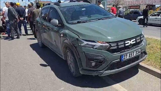Otomobil ile motosiklet çarpıştı: 1 yaralı 2