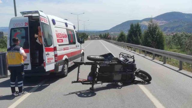 Tır ile elektrikli motor çarpıştı: 1 ölü 4 yaralı