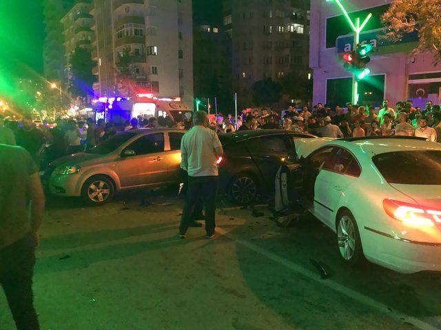 Adana'da zincirleme trafik kazası: 5 yaralı