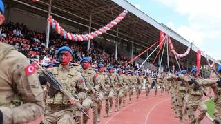 19 Mayıs’a özel Komandolardan nefes kesen gösteri