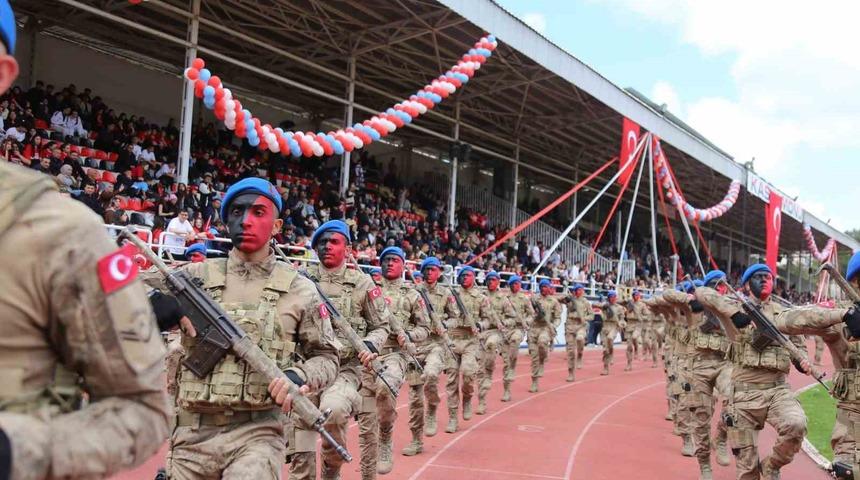 19 Mayıs&rsquo;a &ouml;zel Komandolardan nefes kesen g&ouml;steri