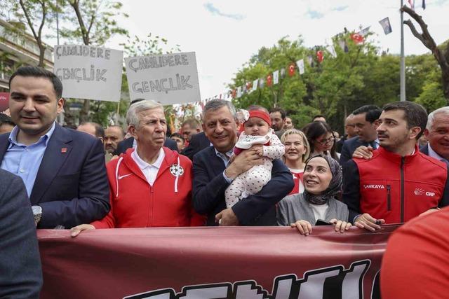 CHP Genel Başkanı &Ouml;zel: "Gen&ccedil;ler Cumhuriyet&rsquo;e ve Cumhuriyet&rsquo;in kazanımlarına sahip &ccedil;ıkmaya kararlı" 2