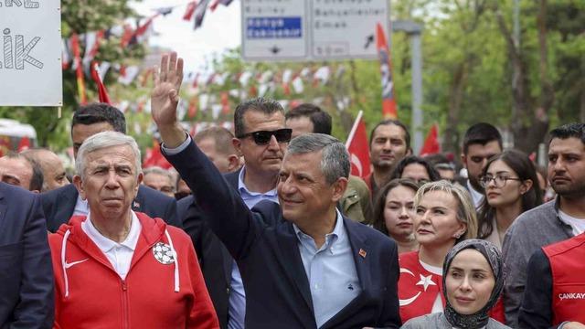 CHP Genel Başkanı Özel: Gençler Cumhuriyet’e ve Cumhuriyet’in kazanımlarına sahip çıkmaya kararlı