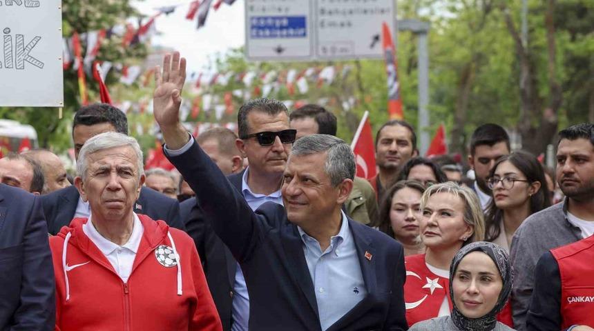 CHP Genel Başkanı &Ouml;zel: "Gen&ccedil;ler Cumhuriyet&rsquo;e ve Cumhuriyet&rsquo;in kazanımlarına sahip &ccedil;ıkmaya kararlı"