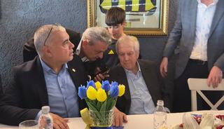 Aziz Yıldırım Fenerbah&ccedil;eli taraftarlarla buluştu