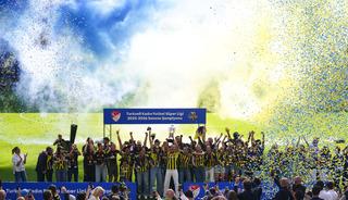 Fenerbah&ccedil;e ArsaVev şampiyonluk kupasını aldı