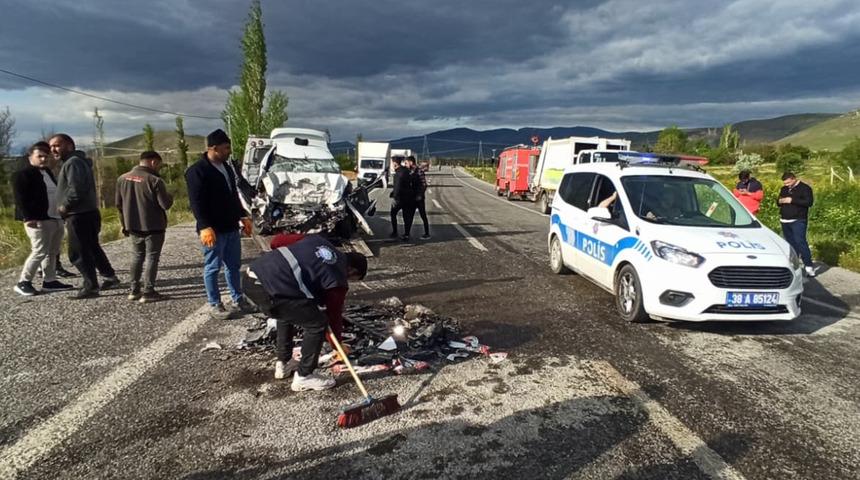 Kayseri'de trafik kazası! 1 &ouml;l&uuml;, 2 yaralı