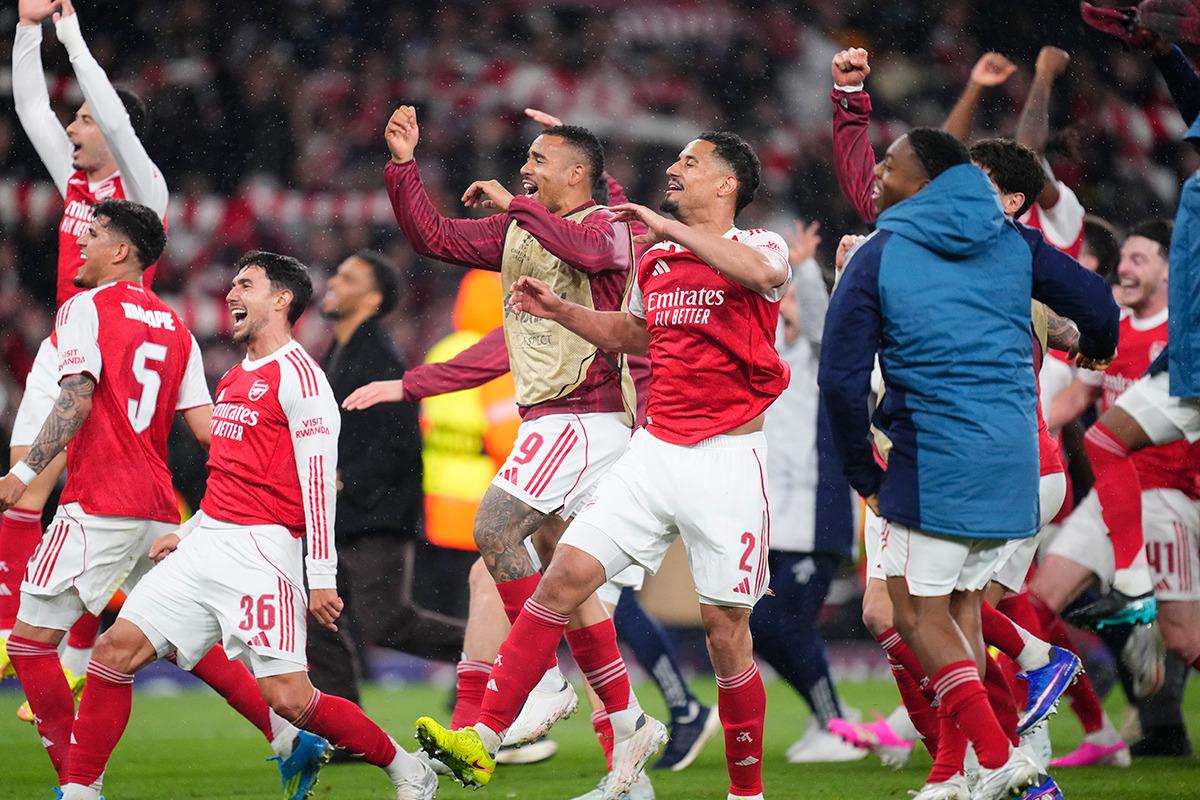 Arsenal, Premier Lig de 22 yıl sonra şampiyon oldu 2