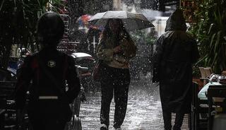 Meteoroloji'den kuvvetli sağanak uyarısı! Bir&ccedil;ok ilde alarm verildi
