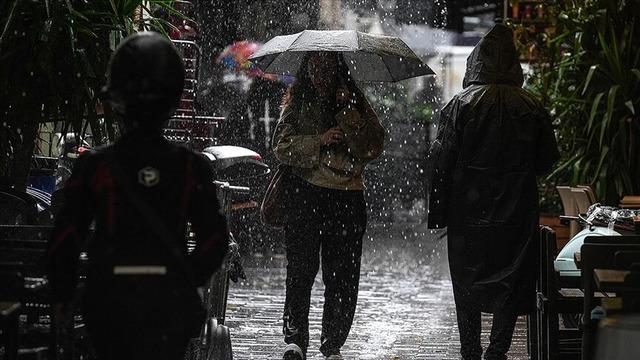 Meteoroloji'den kuvvetli sağanak uyarısı! Birçok ilde alarm verildi