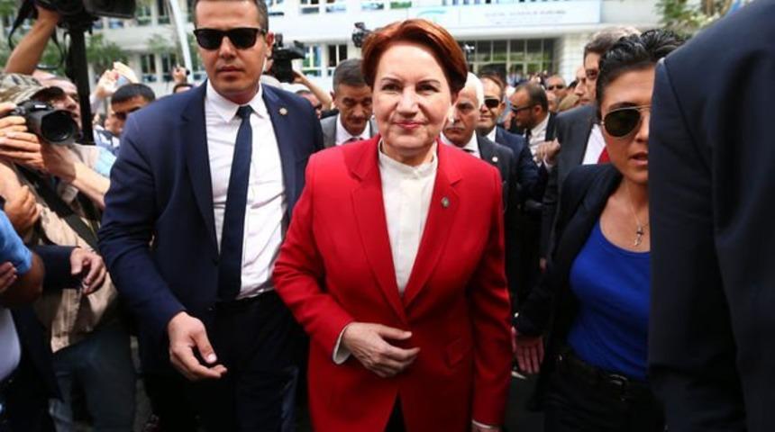 Meral Akşener adaylık başvurusu için YSK'ya gitti