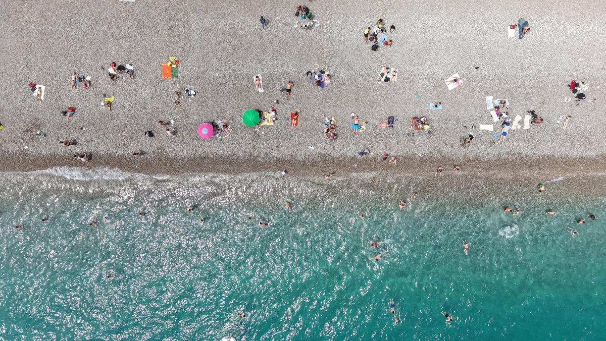 Turizm sezonu a&ccedil;ıldı! Plajda 1 g&uuml;n&uuml;n maliyeti 1500 TL 2