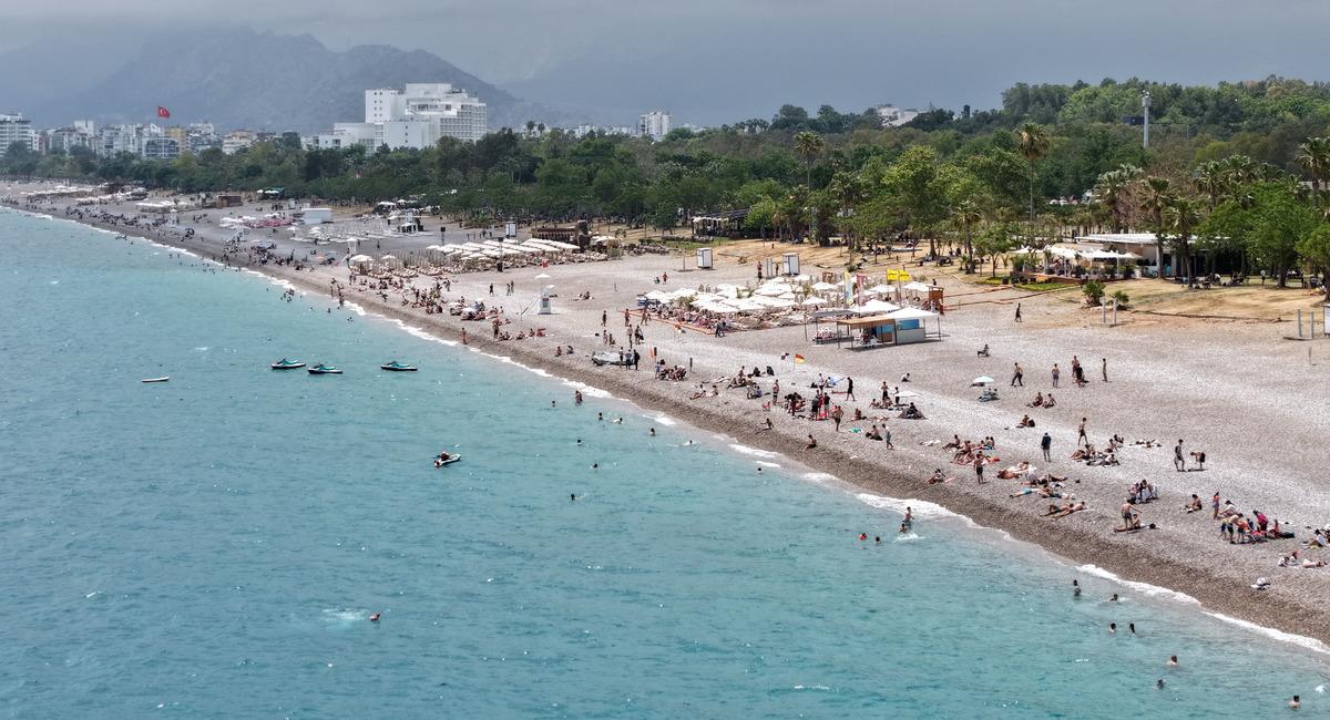 Turizm sezonu a&ccedil;ıldı! Plajda 1 g&uuml;n&uuml;n maliyeti 1500 TL 1