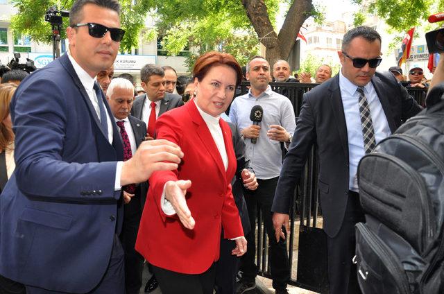 Meral Akşener'den cumhurbaşkanı adaylığı için YSK'ya başvuru