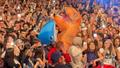 �rem Derici konserinde ilgin� g�r�nt�ler! Balina ve Dinozor... ????