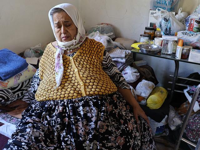 15 yıldır karnı b&uuml;y&uuml;yor! &Ccedil;aresiz kadın 170 kiloya ulaştı