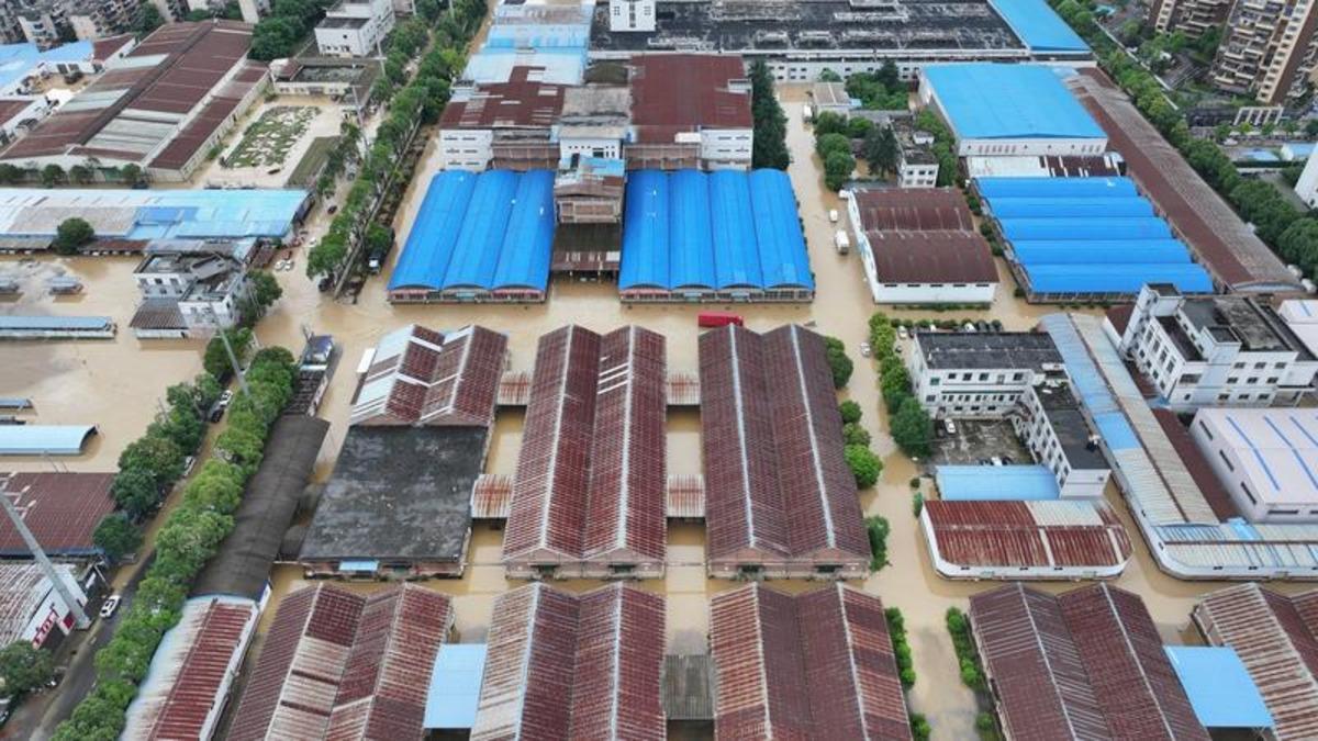 Bir ülke sular altında kaldı: 22 ölü 20 kayıp 1
