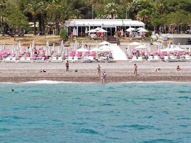 Turizm sezonu a&ccedil;ıldı! Plajda 1 g&uuml;n&uuml;n maliyeti 1500 TL
