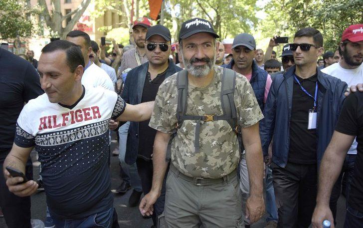 Erivan ayakta: 'Bundan sonra kararları sokak verir' G5