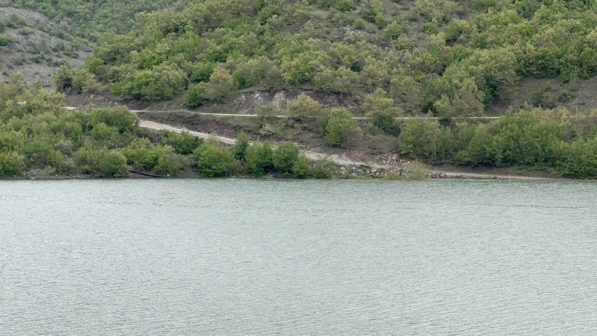 Kuraklıkta ortaya çıkmıştı! Dolan baraj yolu tekrar yuttu 2