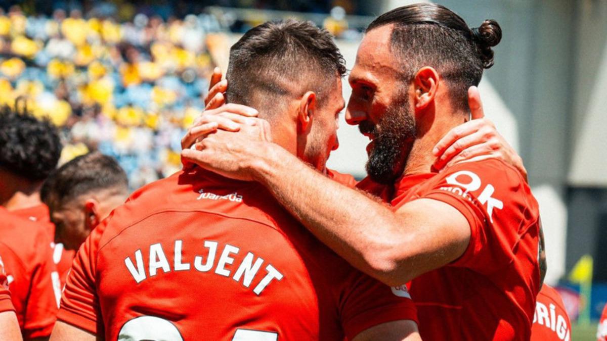 Okan Buruk tan eski Fenerbahçeli isme telefon! Galatasaray a gel 3