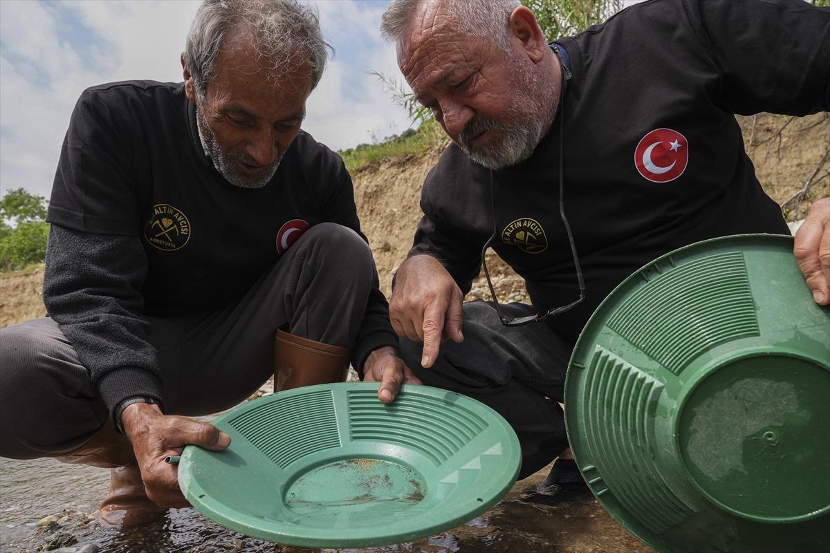 Gram gram topluyorlar: Suyla beraber altın akıyor 5