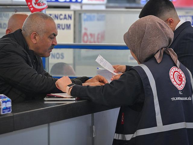 Kurban Bayramı &ouml;ncesi hal, otogar ve marketlerde fiyat denetimi yapıldı