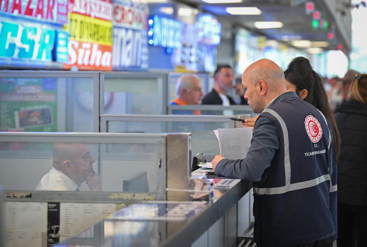 Kurban Bayramı &ouml;ncesi hal, otogar ve marketlerde fiyat denetimi yapıldı 1