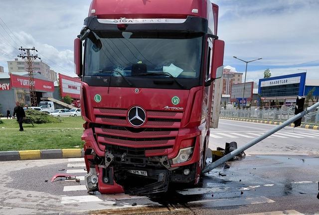 Van&rsquo;da trafik kazası: 1 yaralı 2