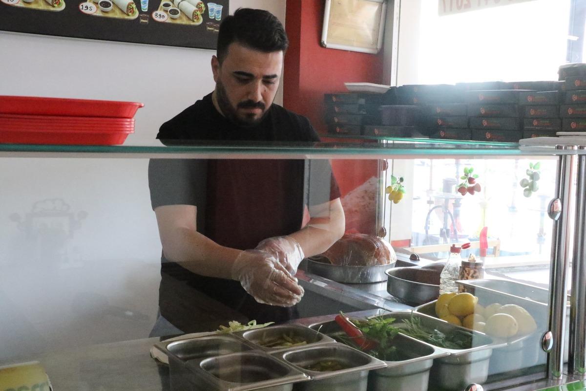 Dükkan camına astığı yazı şaşırttı: Tutacağını tahmin etmedik 5