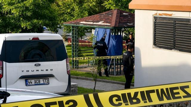 18 yaşındaki Beyzanur çocuk parkında kendini asmış!