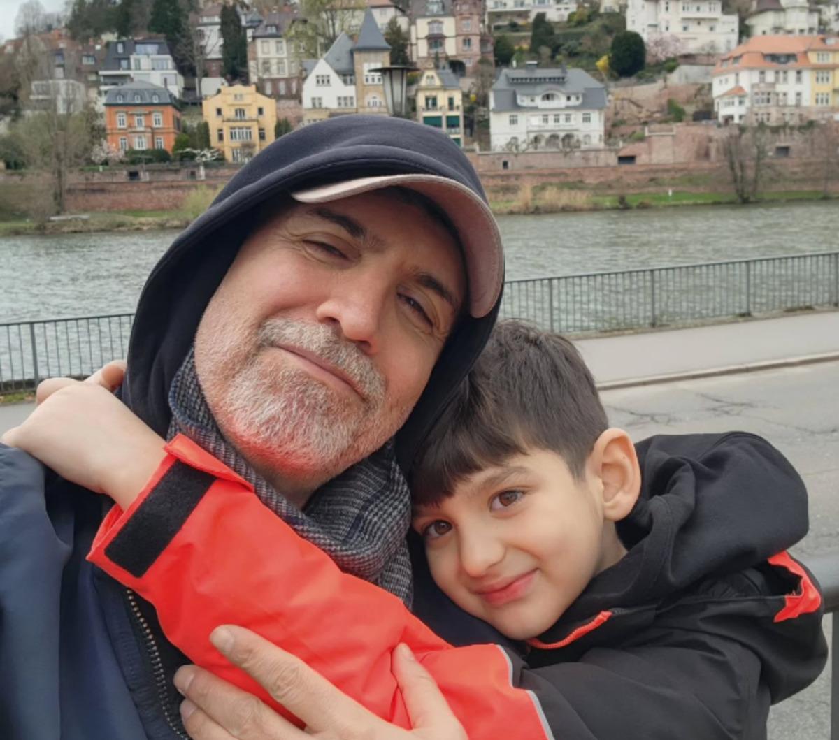 Özcan Deniz annesine seslendi: Yakında filmini de yapacağım Fareli Ev 1