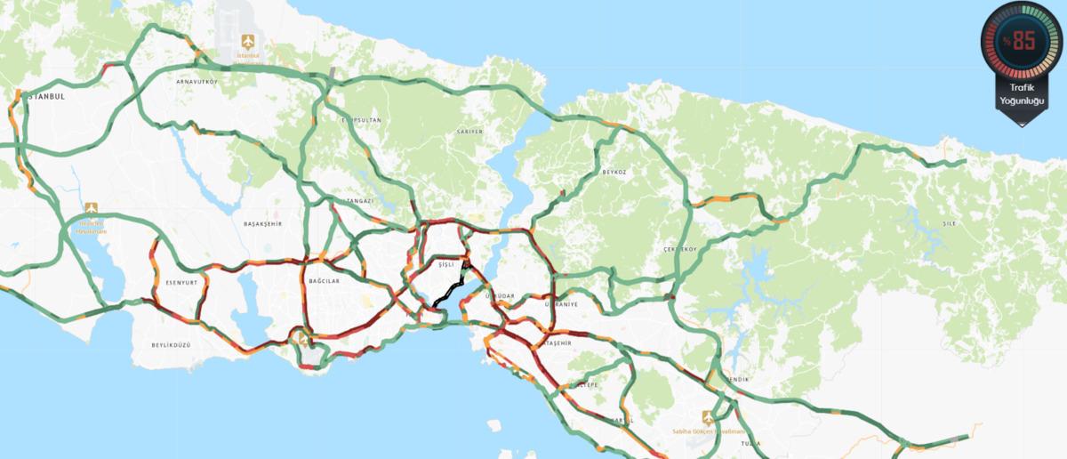 İstanbul i&ccedil;in il&ccedil;e il&ccedil;e kritik uyarı: Sağanak şiddetini artırdı! Trafik durma noktasında 3