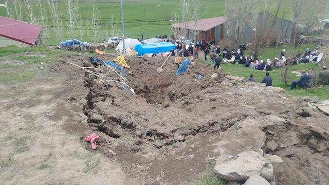 Tekman’da ahır çöktü: 1 kişi hayatını kaybetti